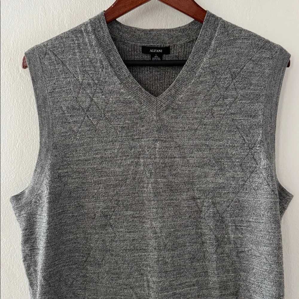 Alfani Sweater Vest Mens Large Gray MERINO WOOL Diamond Soft Knit
